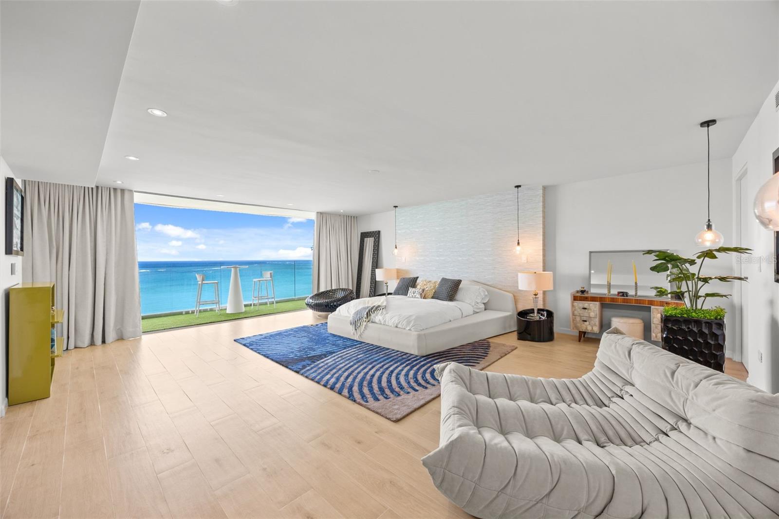 SURFSIDE MANSIONS - Residential