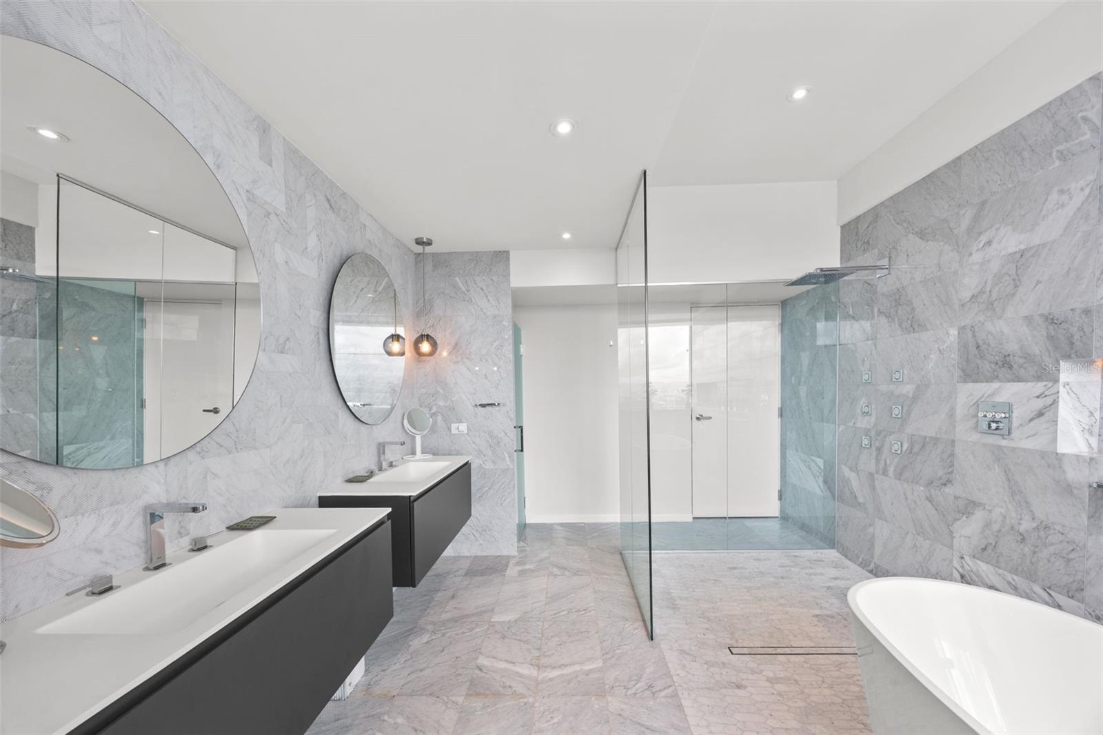 SURFSIDE MANSIONS - Residential