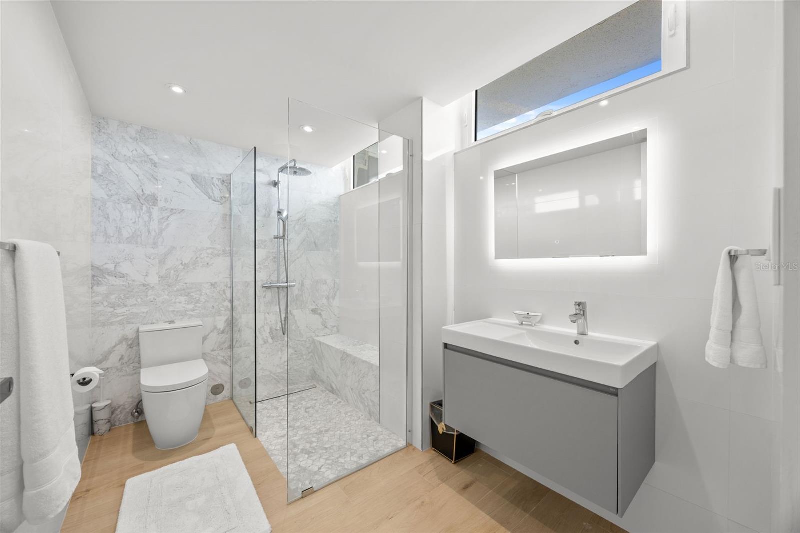 SURFSIDE MANSIONS - Residential