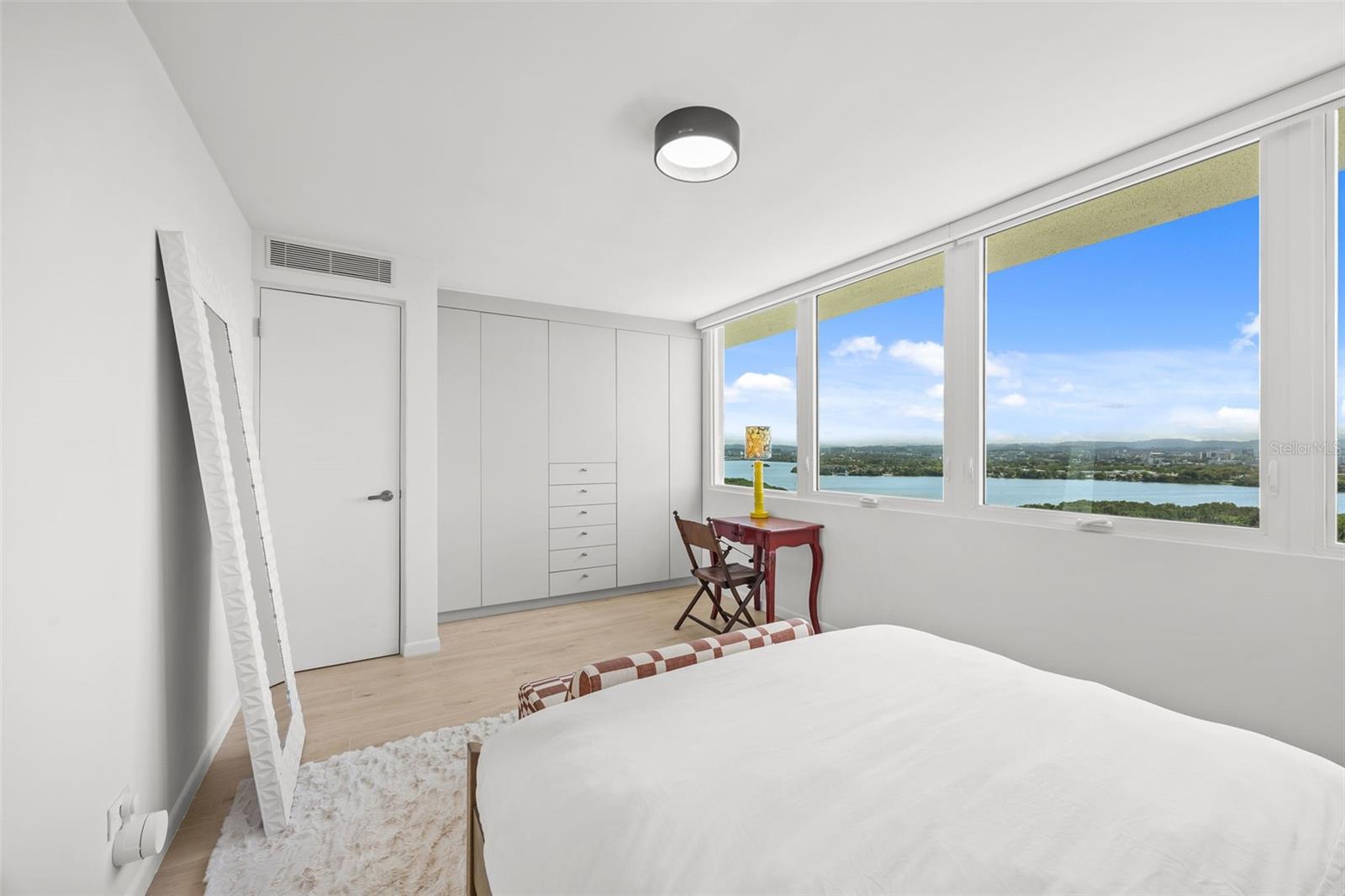 SURFSIDE MANSIONS - Residential