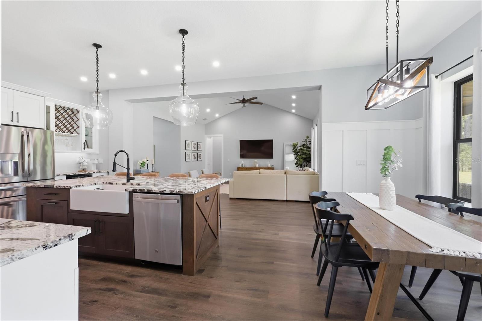 DOMINGO REYES GRANT - Residential