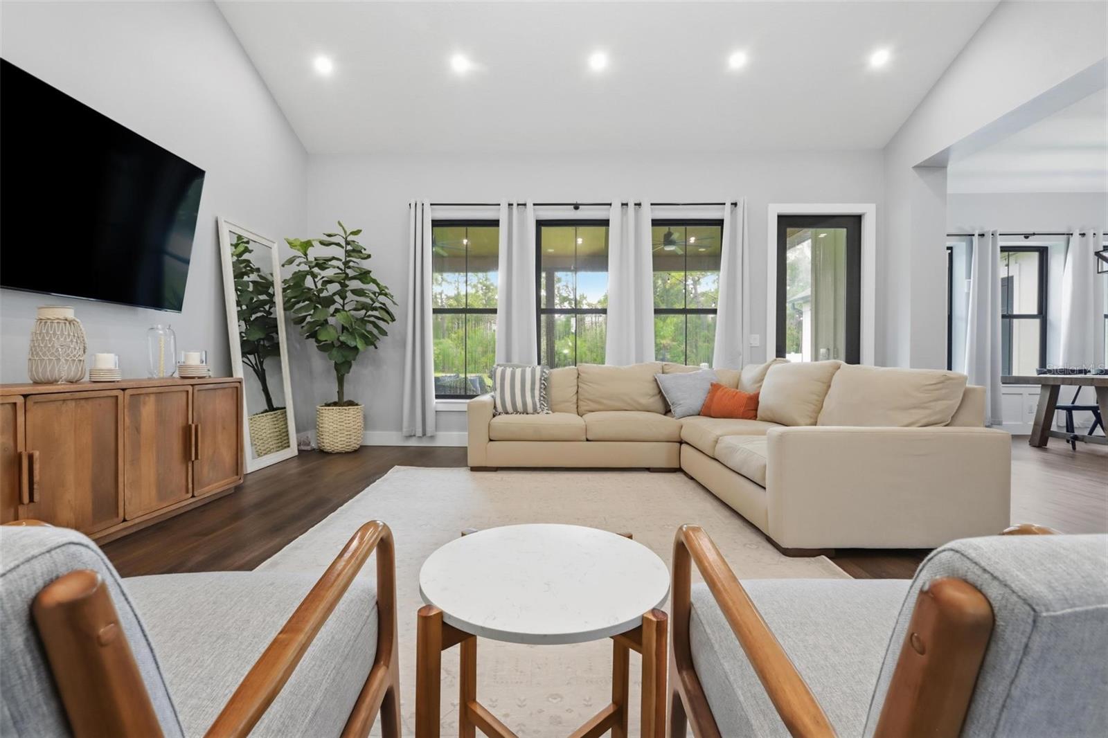 DOMINGO REYES GRANT - Residential