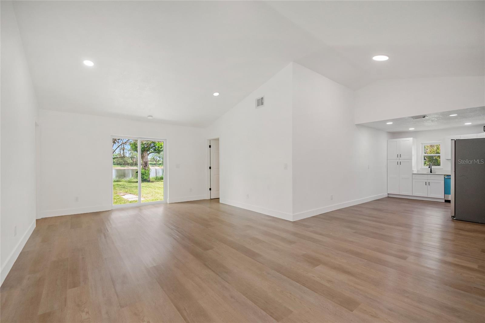 WESTSIDE MANOR SEC 03 - Residential