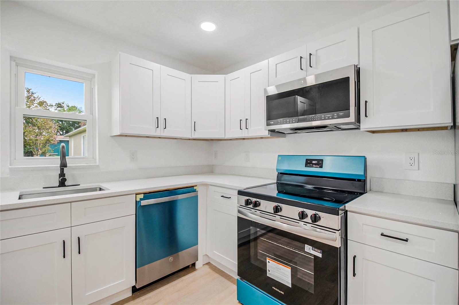 WESTSIDE MANOR SEC 03 - Residential