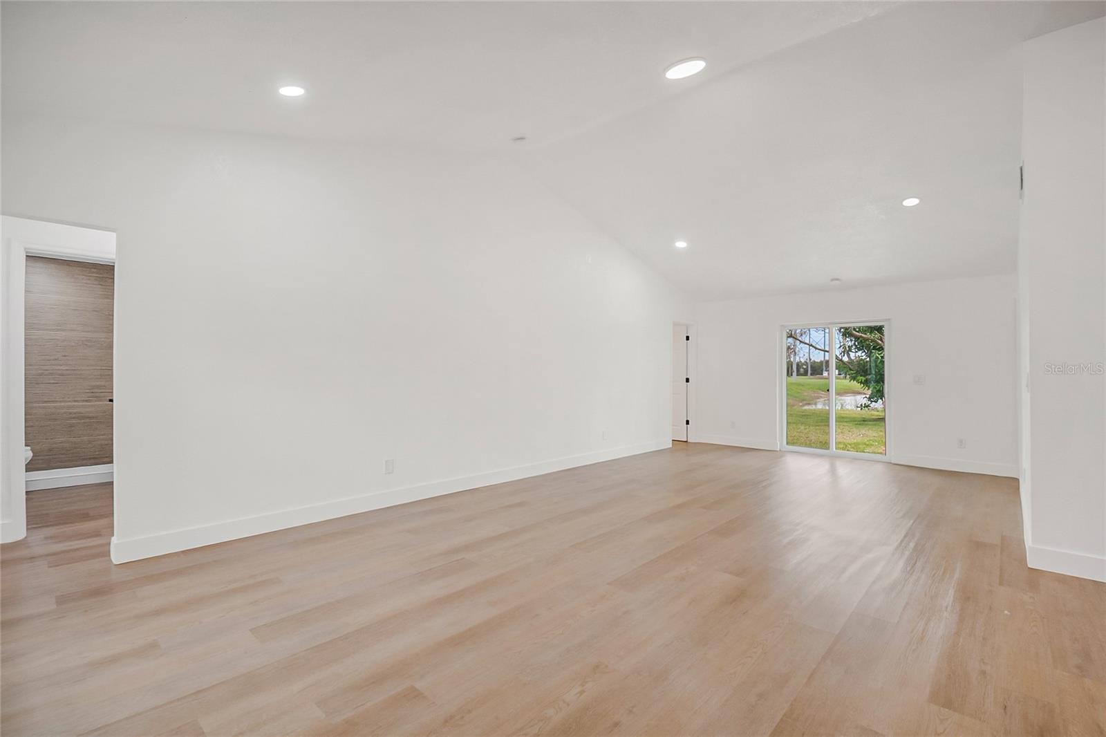 WESTSIDE MANOR SEC 03 - Residential