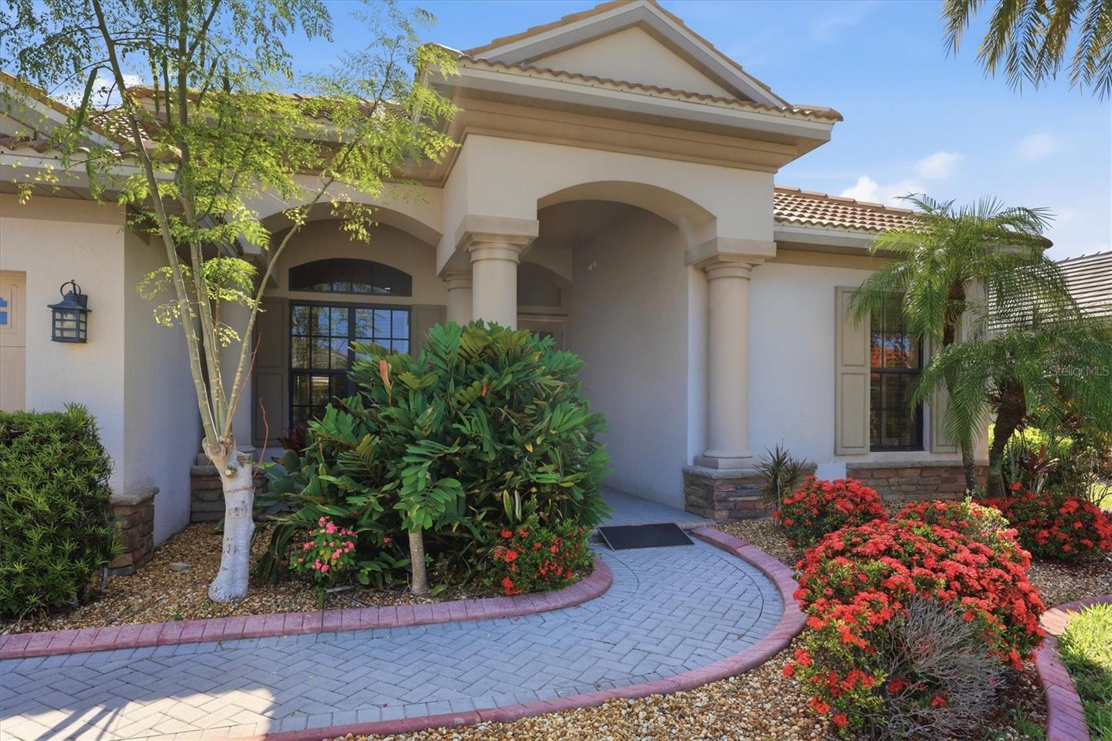 PELICAN POINTE GOLF & COUNTRY - Residential