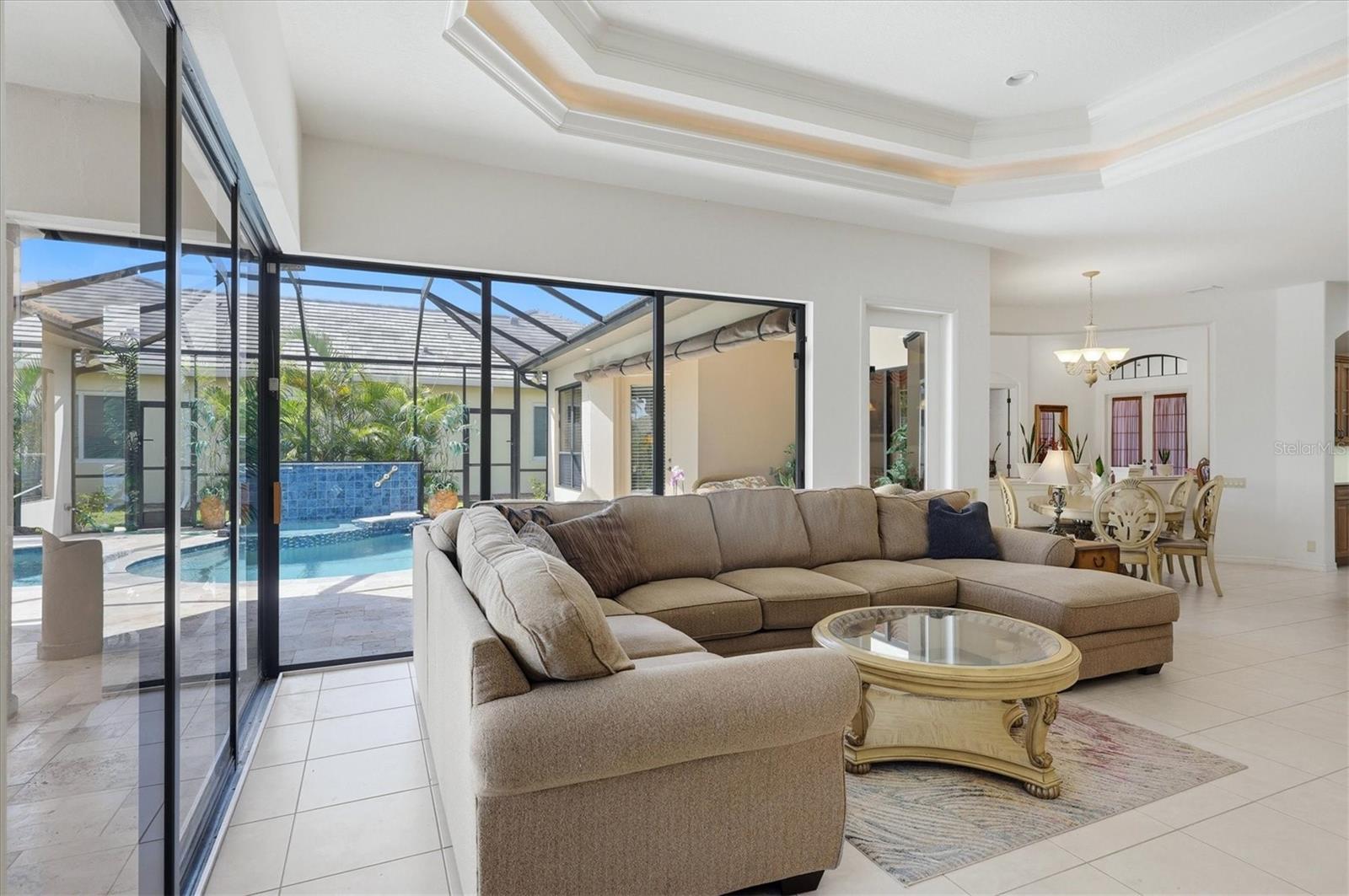 PELICAN POINTE GOLF & COUNTRY - Residential