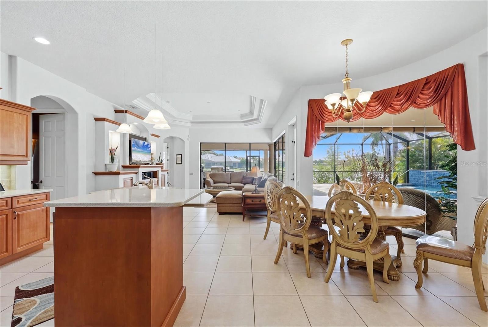 PELICAN POINTE GOLF & COUNTRY - Residential