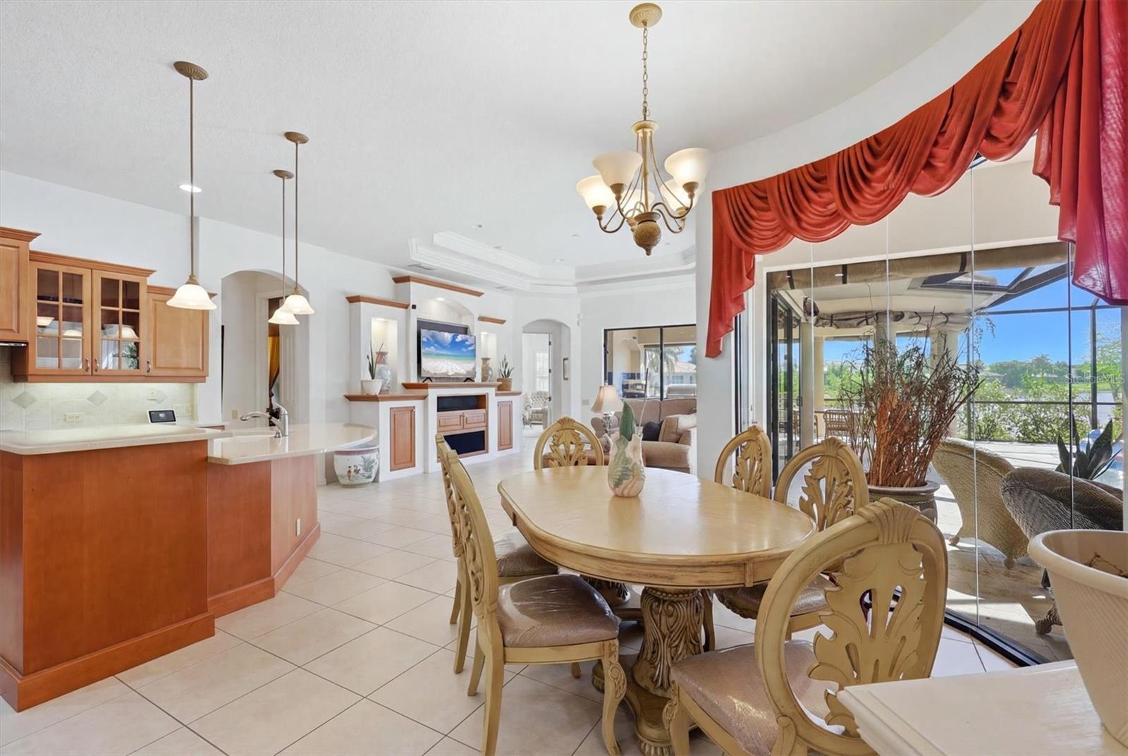 PELICAN POINTE GOLF & COUNTRY - Residential