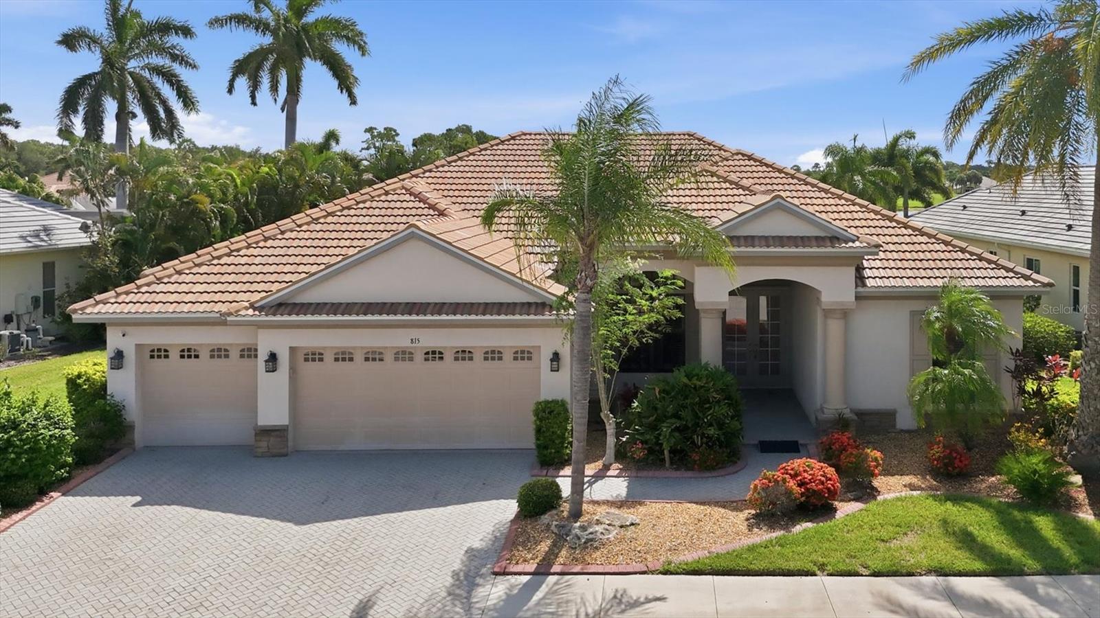 PELICAN POINTE GOLF & COUNTRY - Residential
