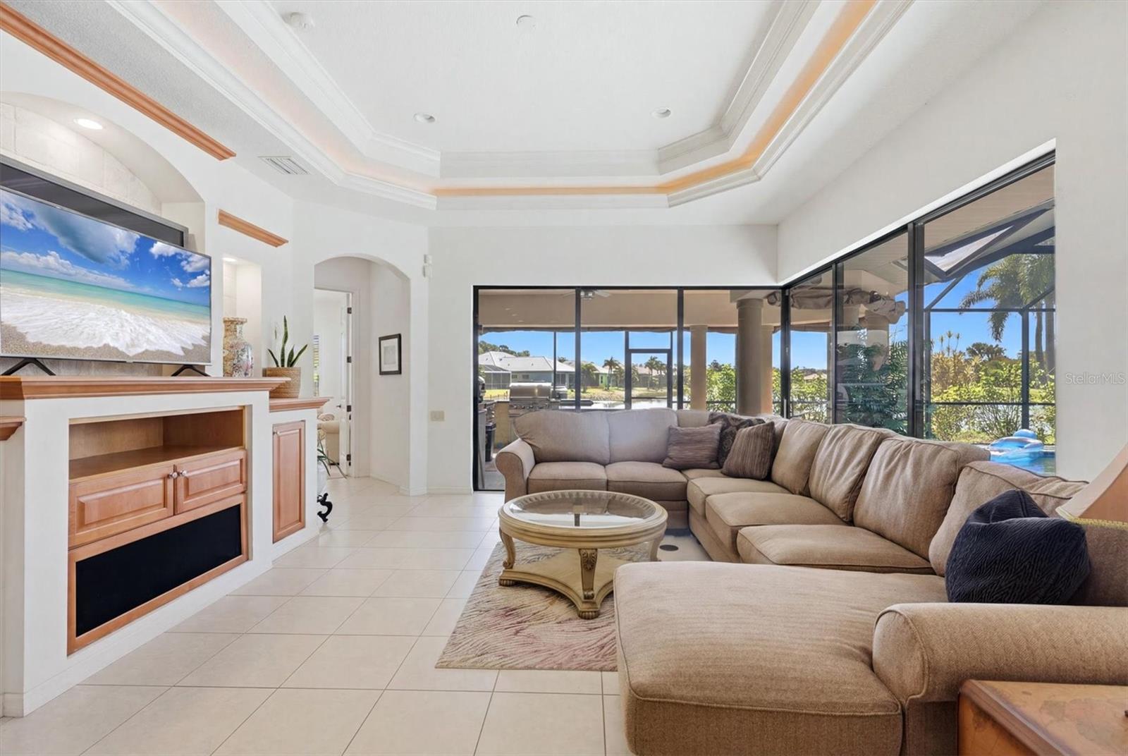 PELICAN POINTE GOLF & COUNTRY - Residential