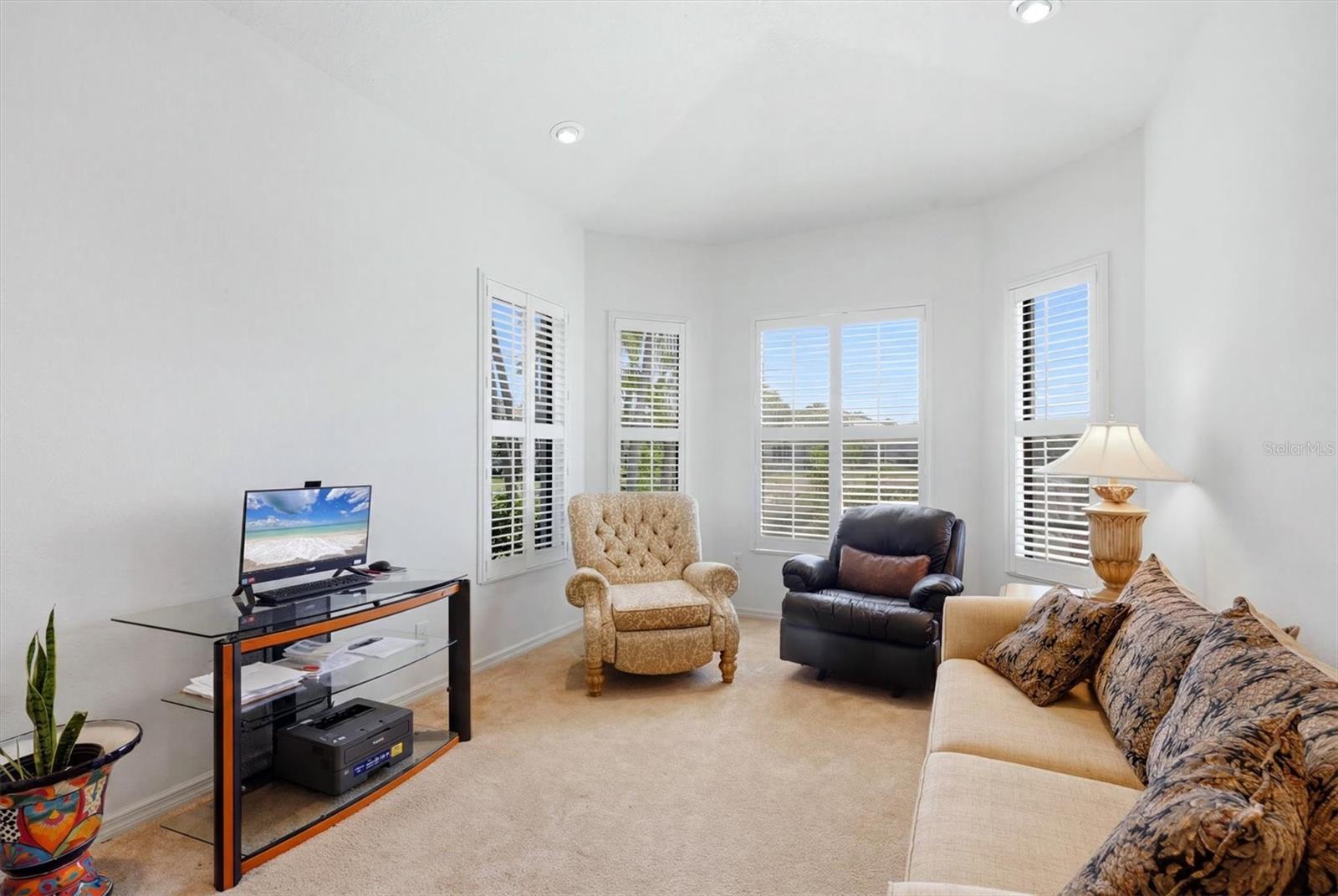 PELICAN POINTE GOLF & COUNTRY - Residential