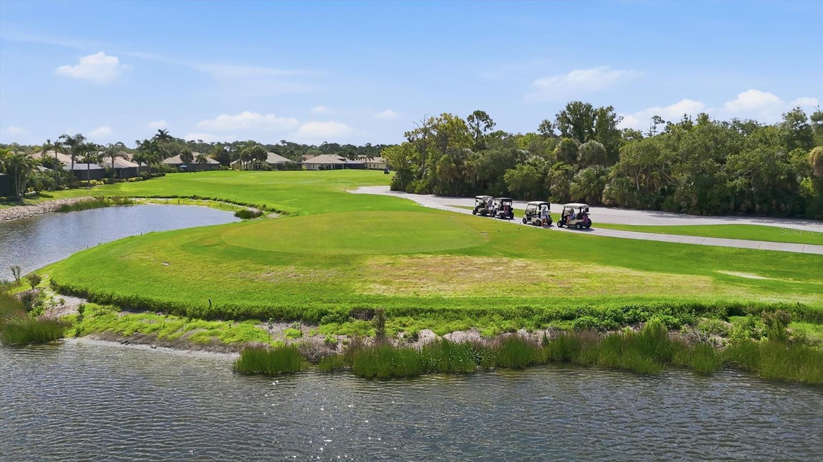 PELICAN POINTE GOLF & COUNTRY - Residential