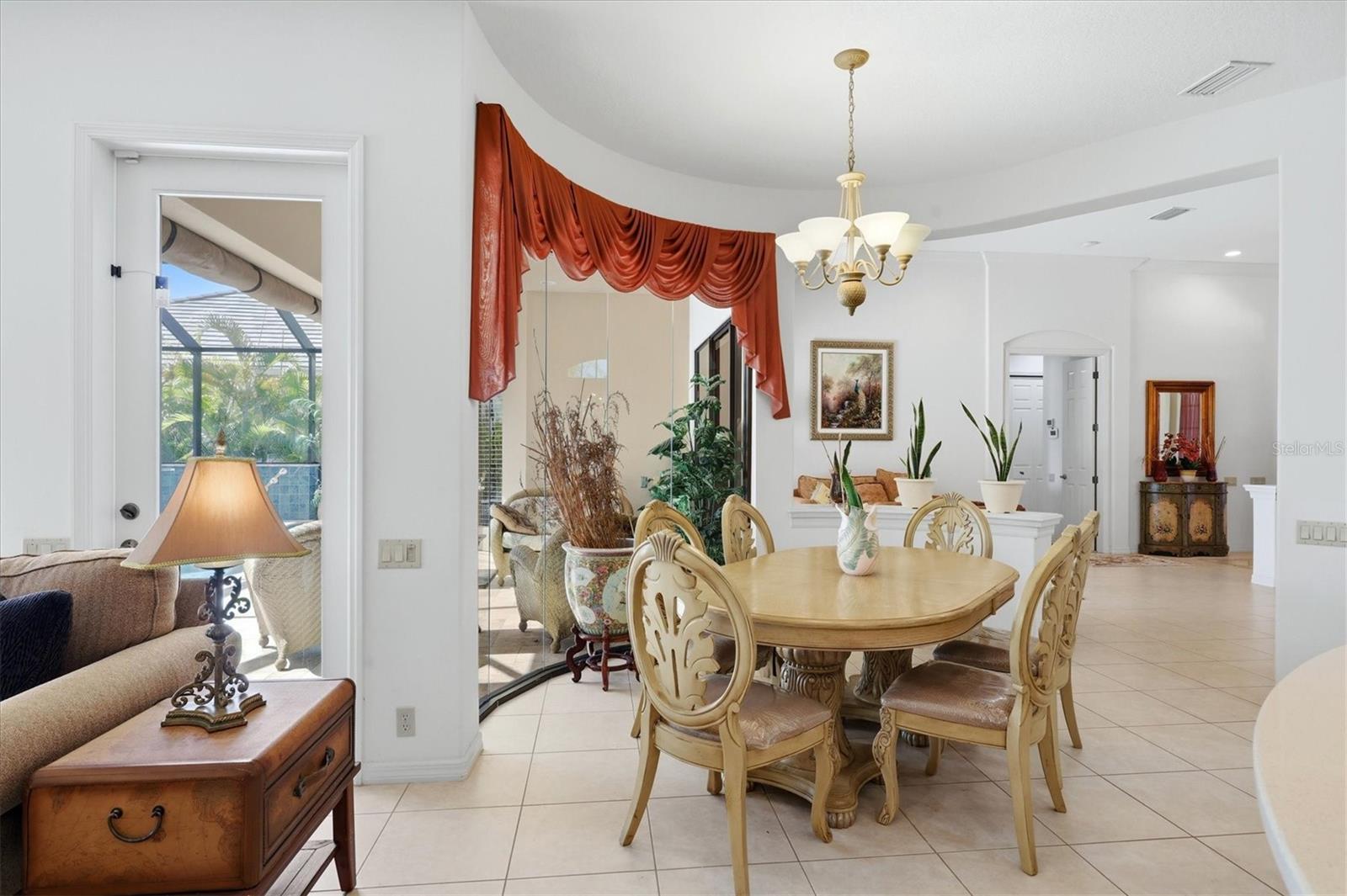 PELICAN POINTE GOLF & COUNTRY - Residential