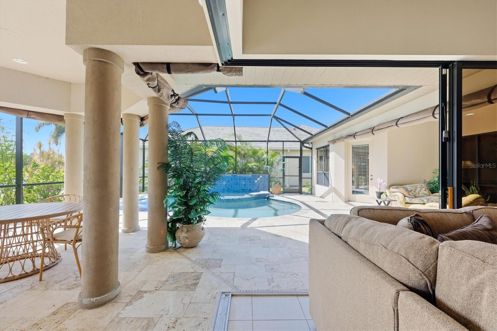 PELICAN POINTE GOLF & COUNTRY - Residential
