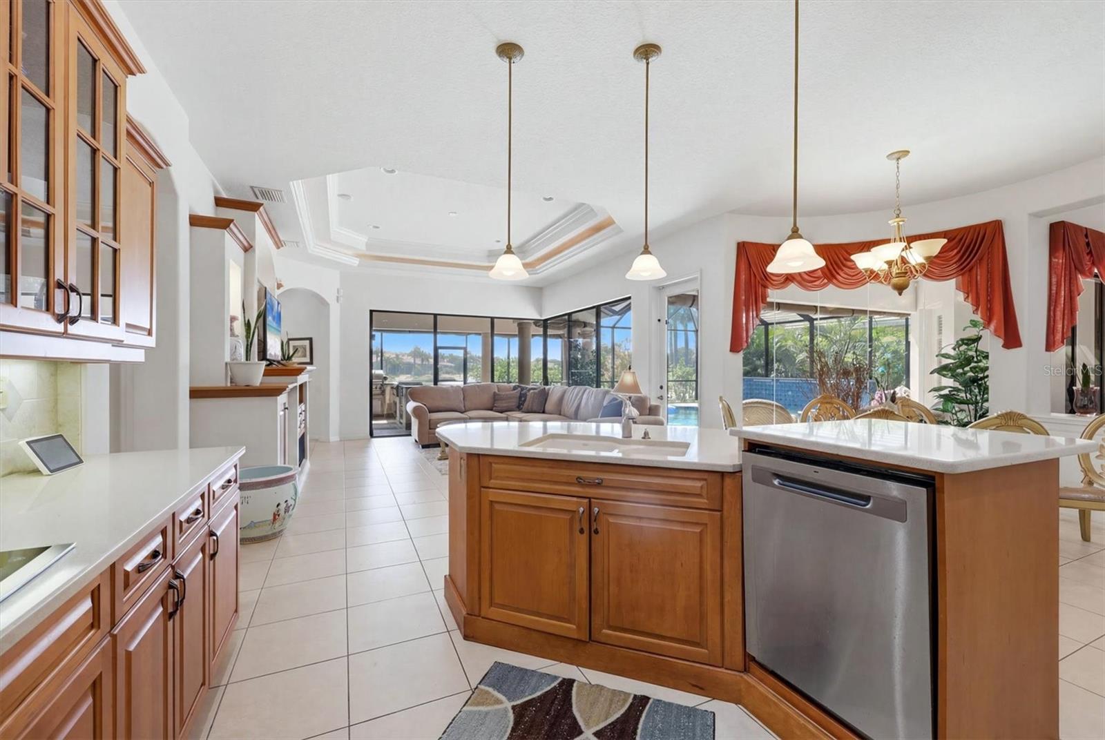 PELICAN POINTE GOLF & COUNTRY - Residential