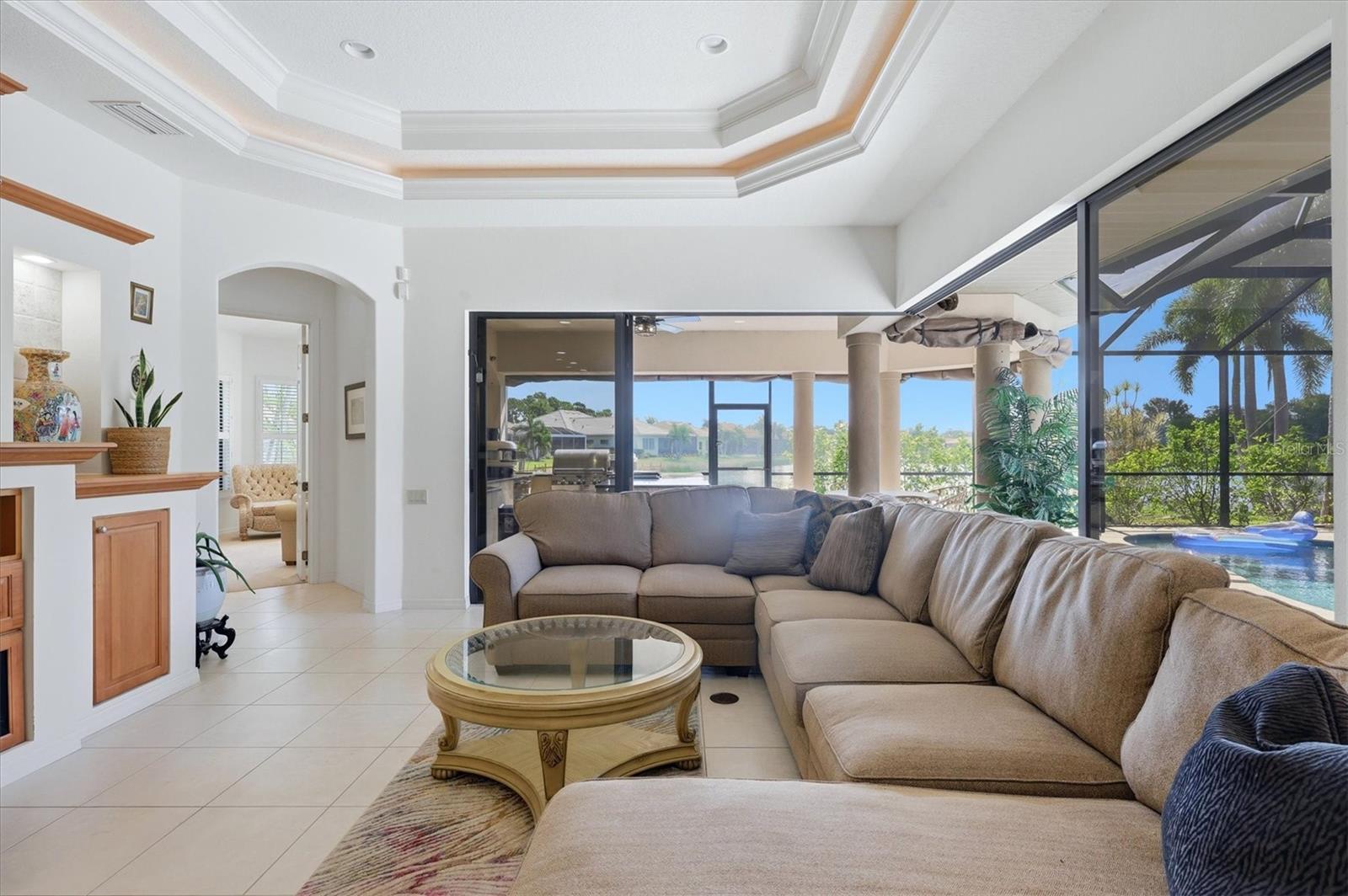 PELICAN POINTE GOLF & COUNTRY - Residential
