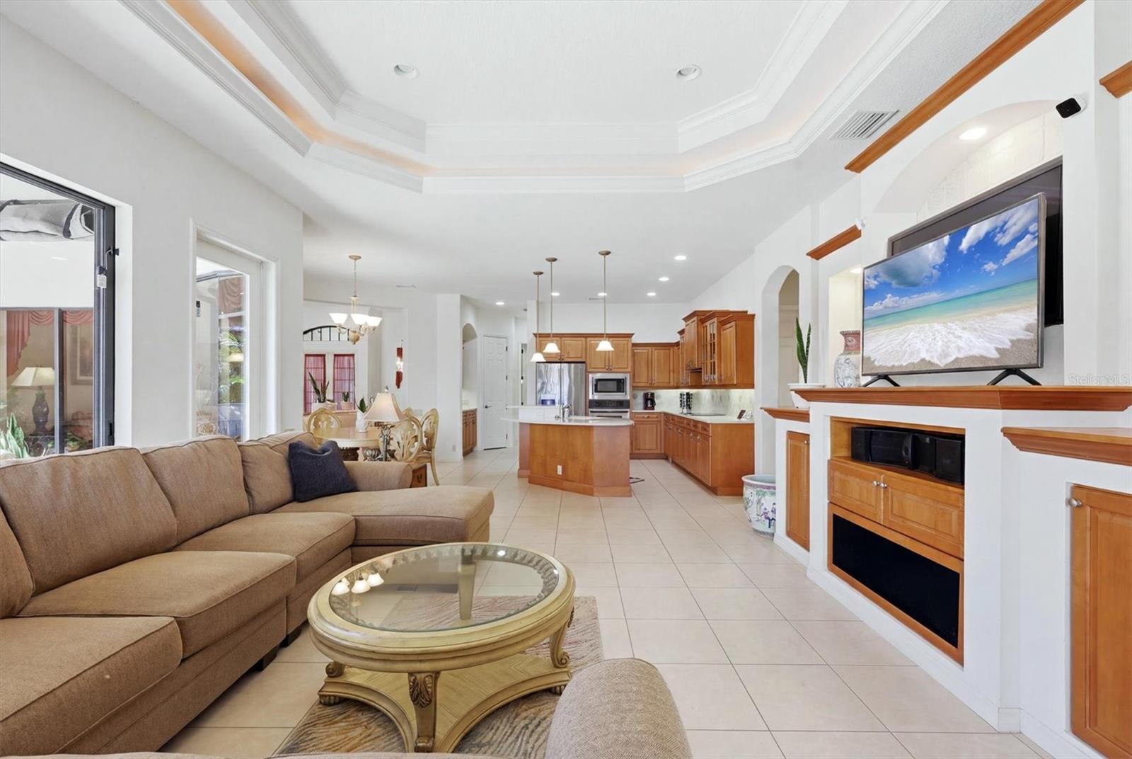PELICAN POINTE GOLF & COUNTRY - Residential