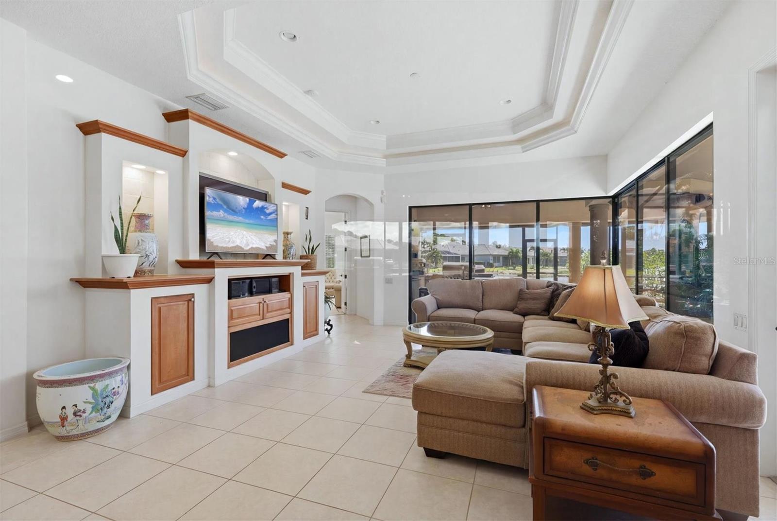 PELICAN POINTE GOLF & COUNTRY - Residential