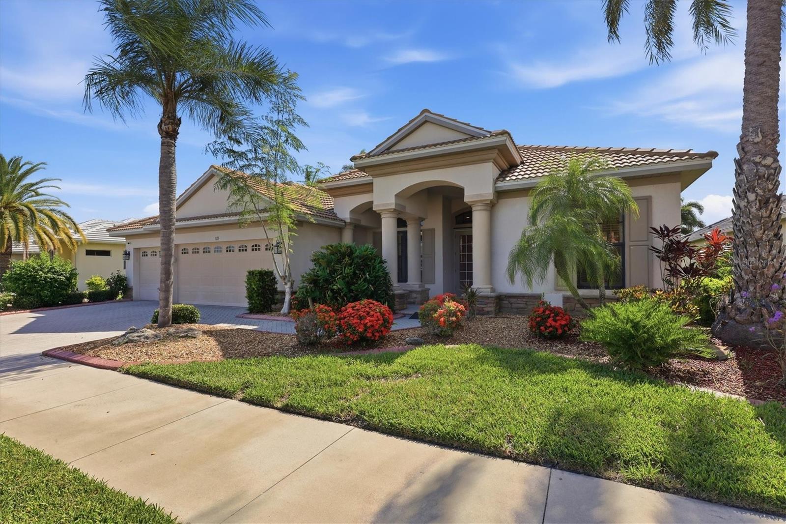 PELICAN POINTE GOLF & COUNTRY - Residential