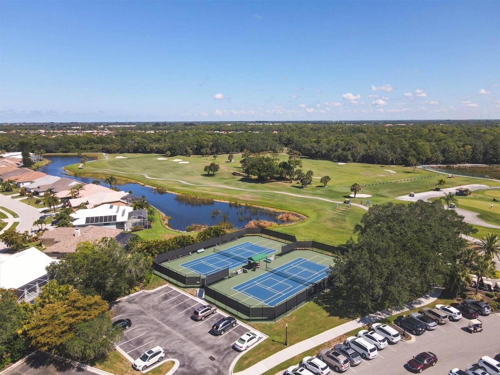 PELICAN POINTE GOLF & COUNTRY - Residential