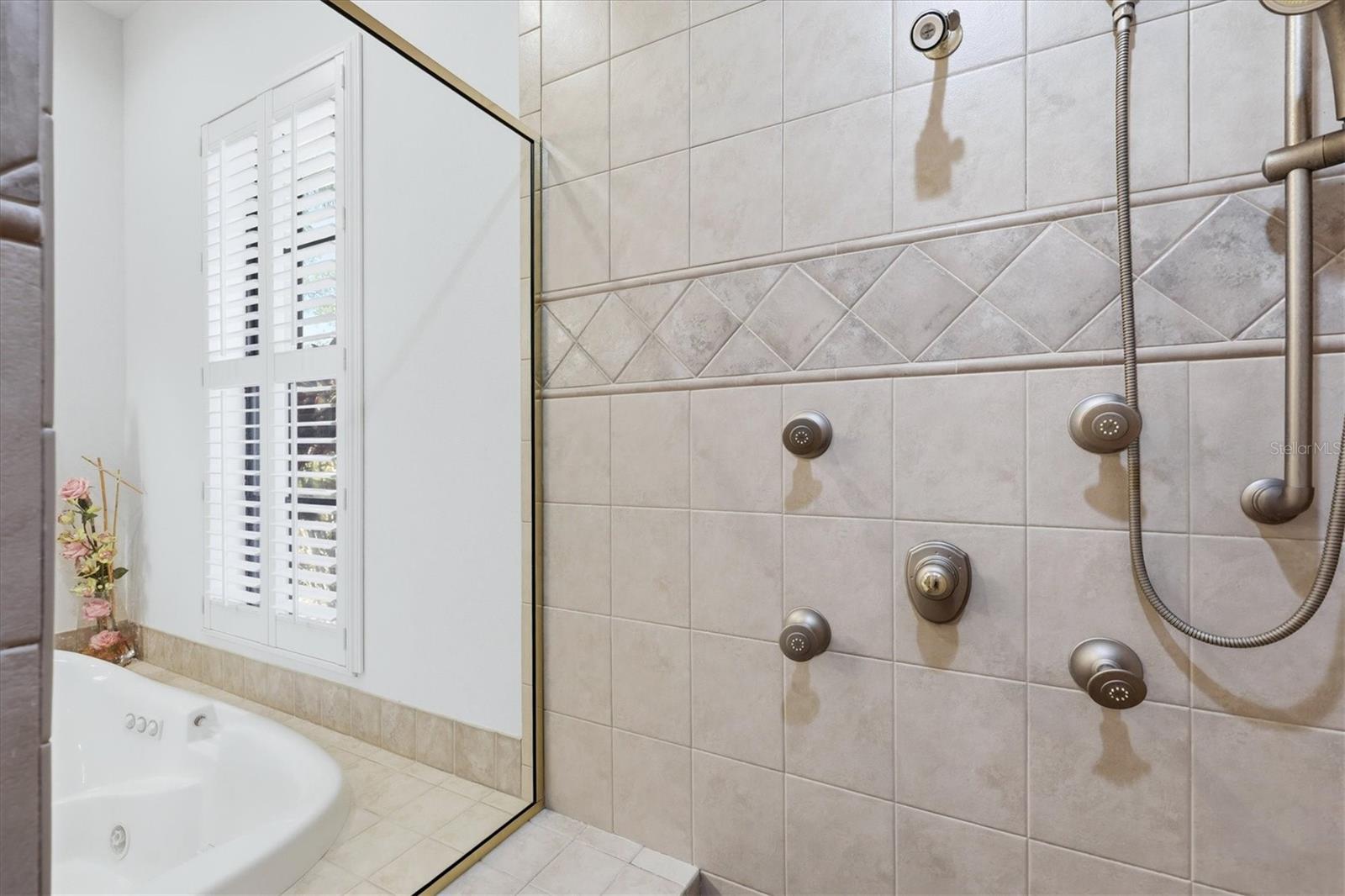 PELICAN POINTE GOLF & COUNTRY - Residential
