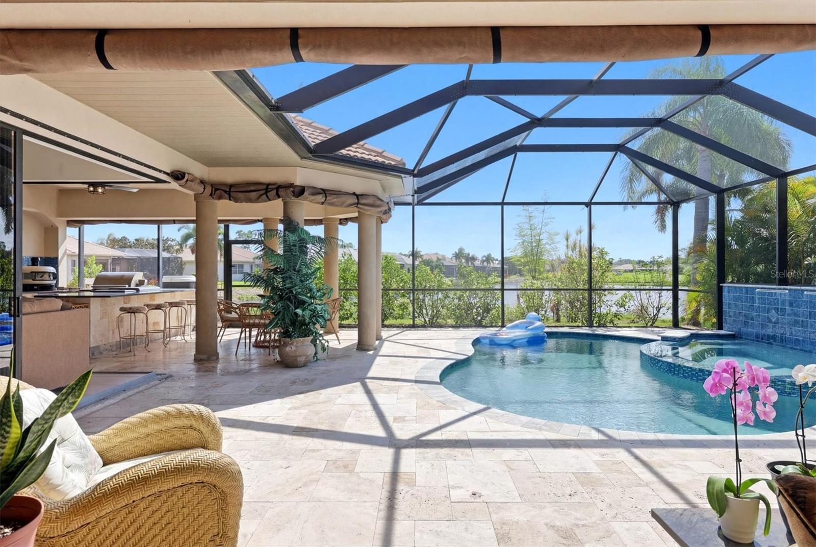 PELICAN POINTE GOLF & COUNTRY - Residential