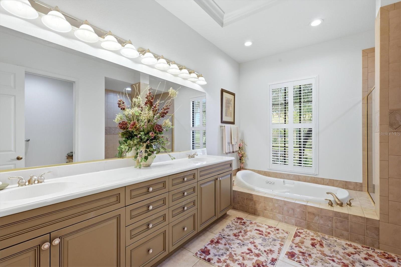 PELICAN POINTE GOLF & COUNTRY - Residential
