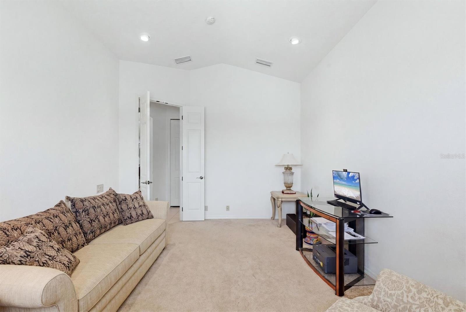 PELICAN POINTE GOLF & COUNTRY - Residential