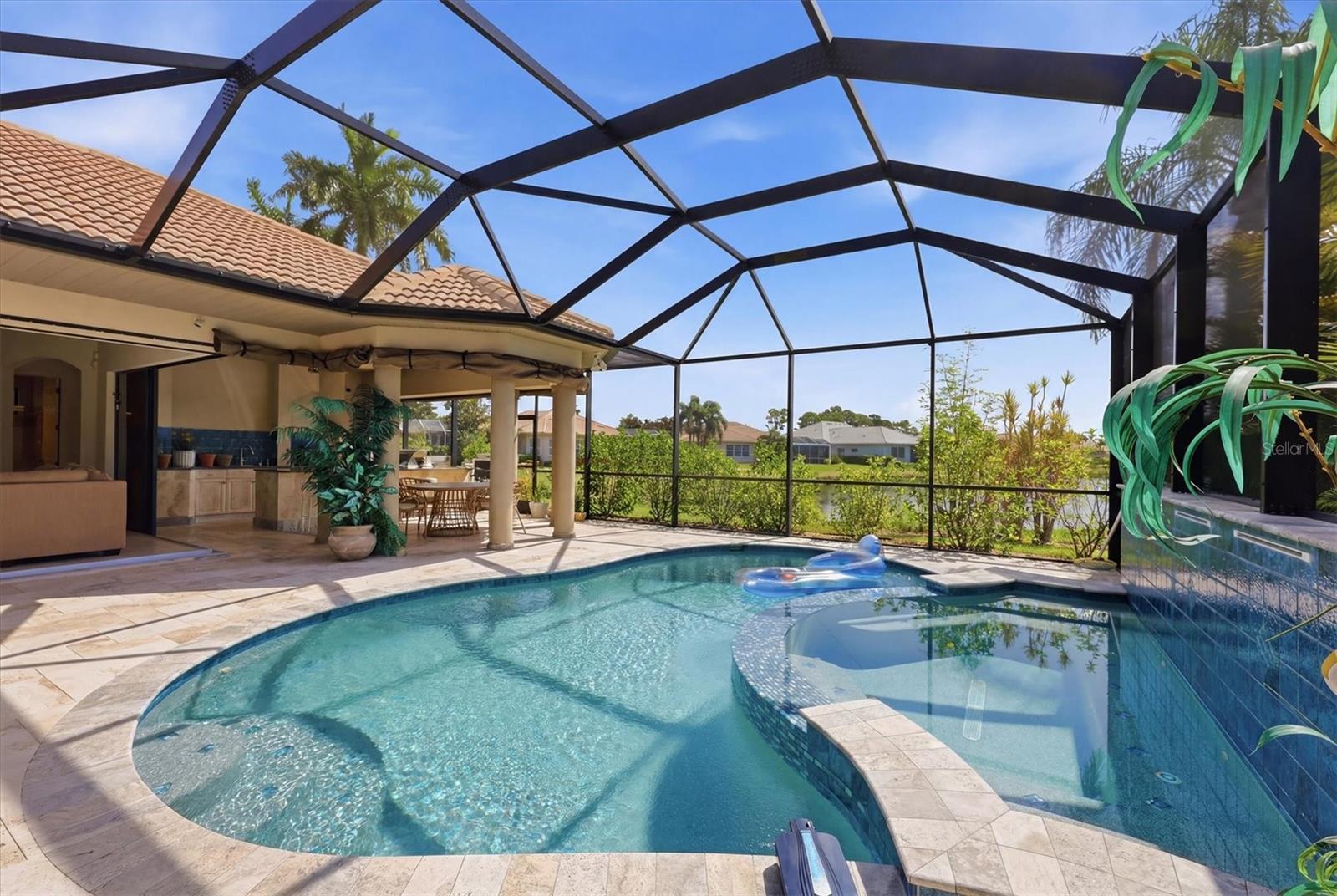 PELICAN POINTE GOLF & COUNTRY - Residential
