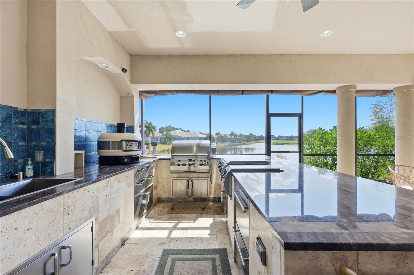 PELICAN POINTE GOLF & COUNTRY - Residential