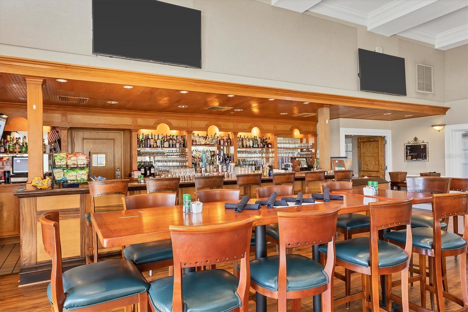 PELICAN POINTE GOLF & COUNTRY - Residential