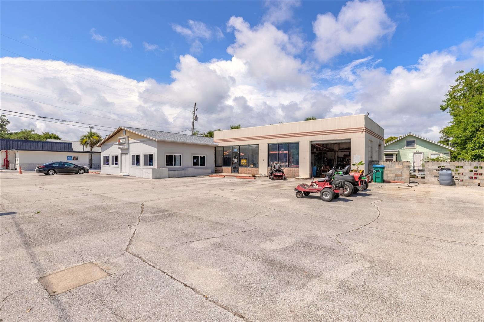 CONNORS NEW SMYRNA - Commercial Sale