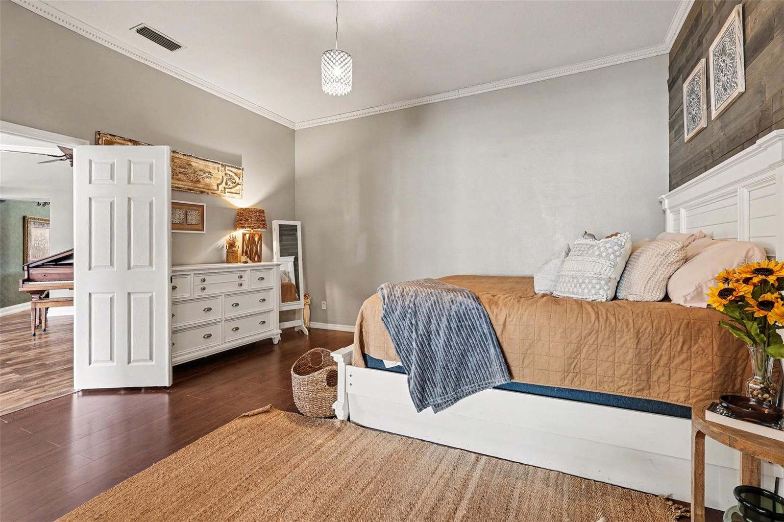 SHERIDAN WOODS - Residential