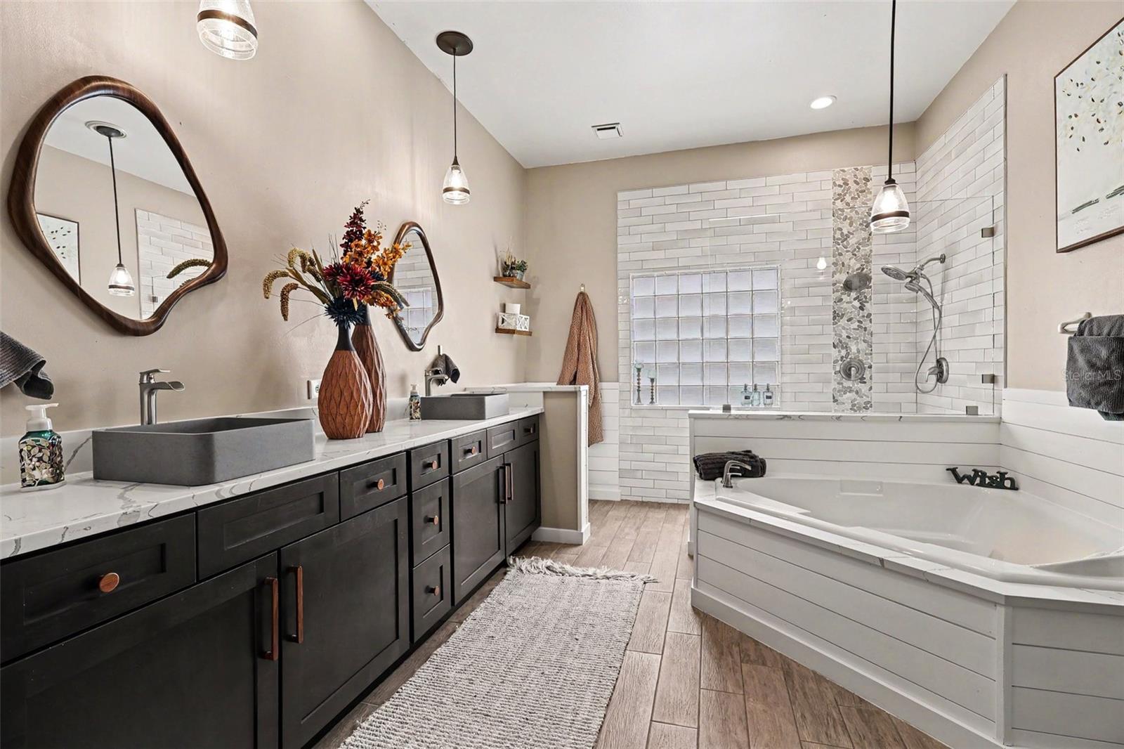 SHERIDAN WOODS - Residential