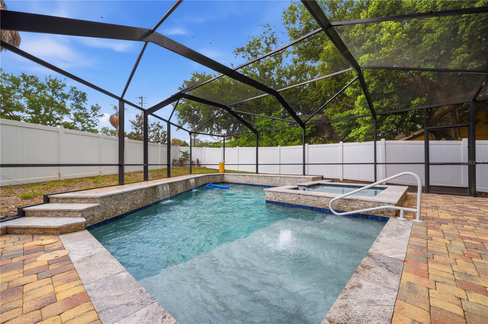 SPANISH OAKS - Residential