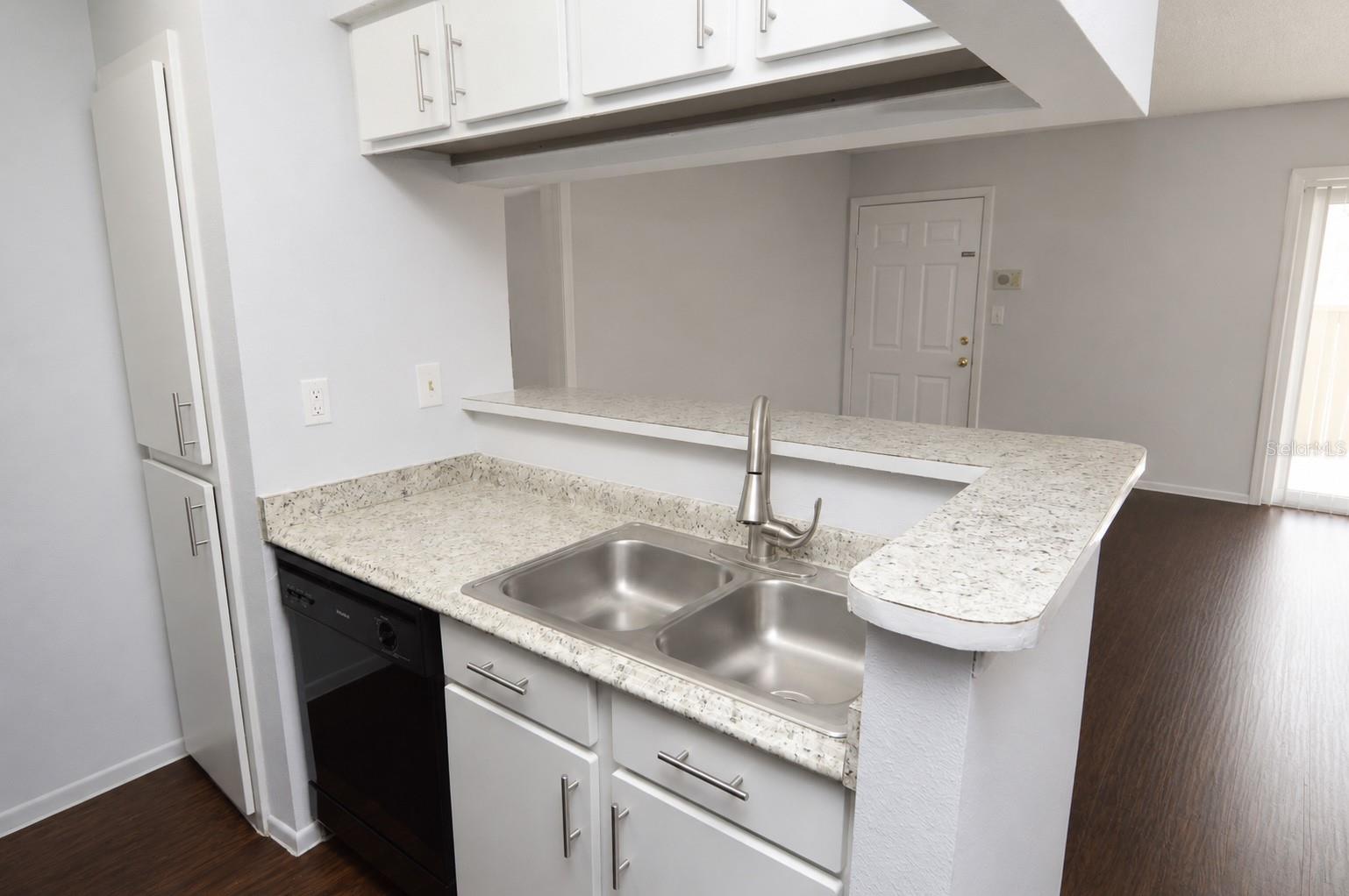 THE GRAND RESERVE CONDO - Residential Lease