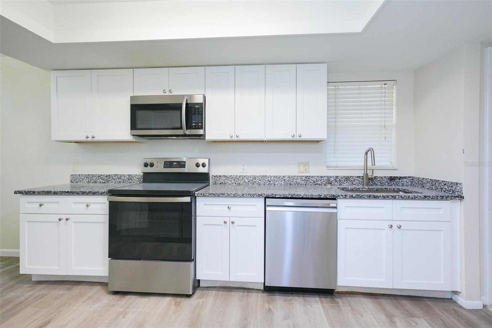 PINE GROVE CONDO AT BLOOMINGDALE - Residential