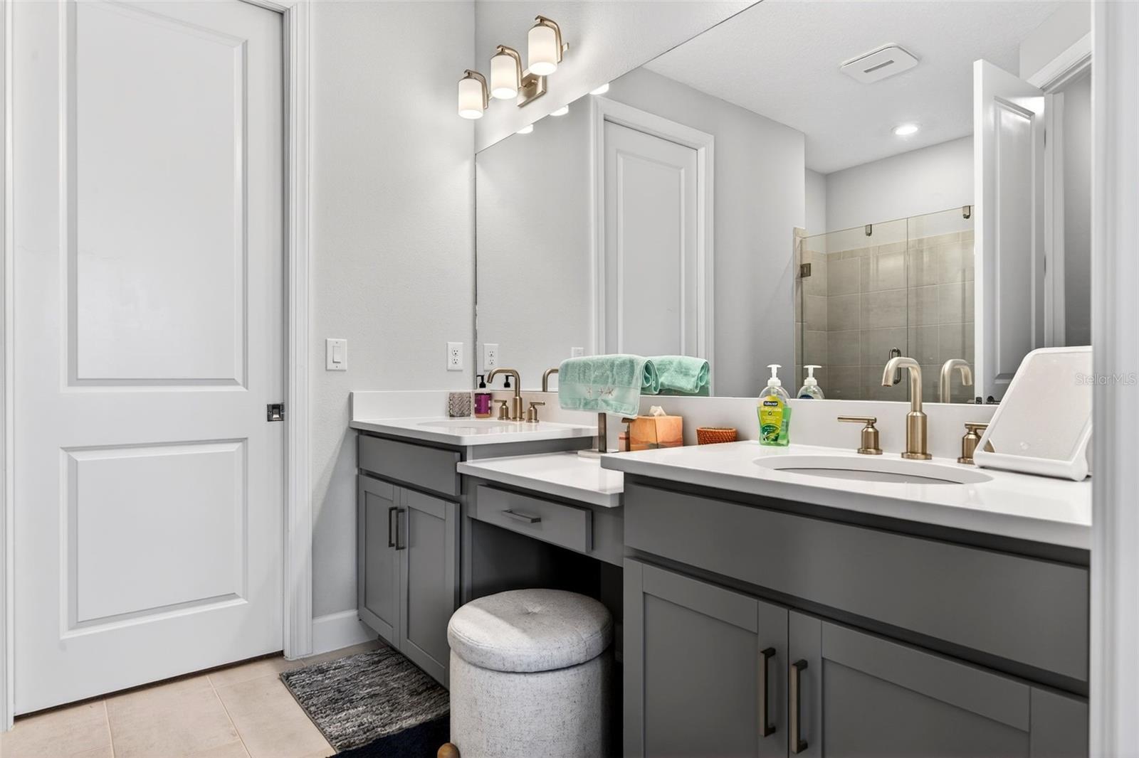 AZARIO ESPLANADE PH III SUBPH D - Residential