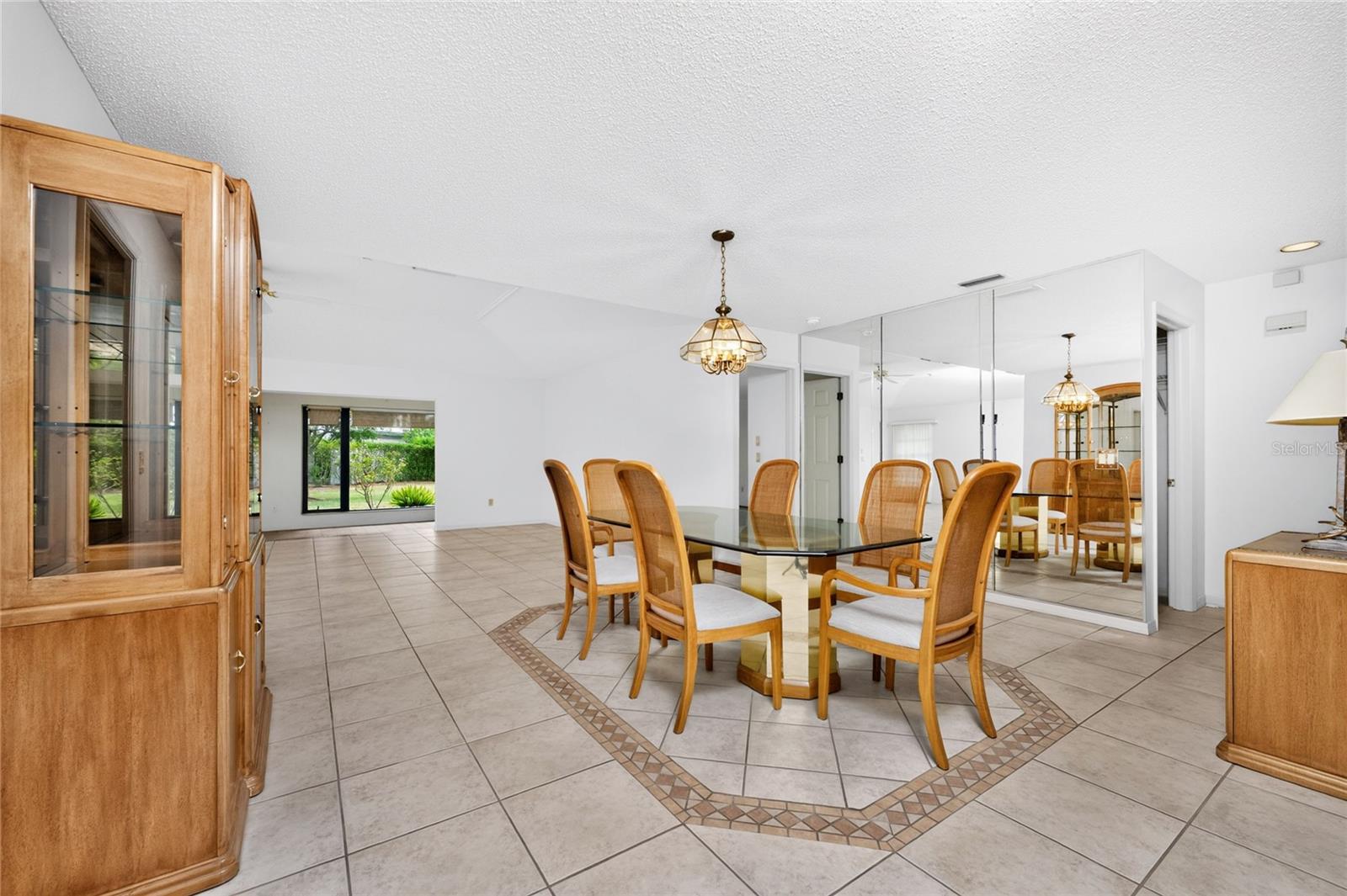 KINGSWAY GOLF VILLAS FIRST ADD - Residential