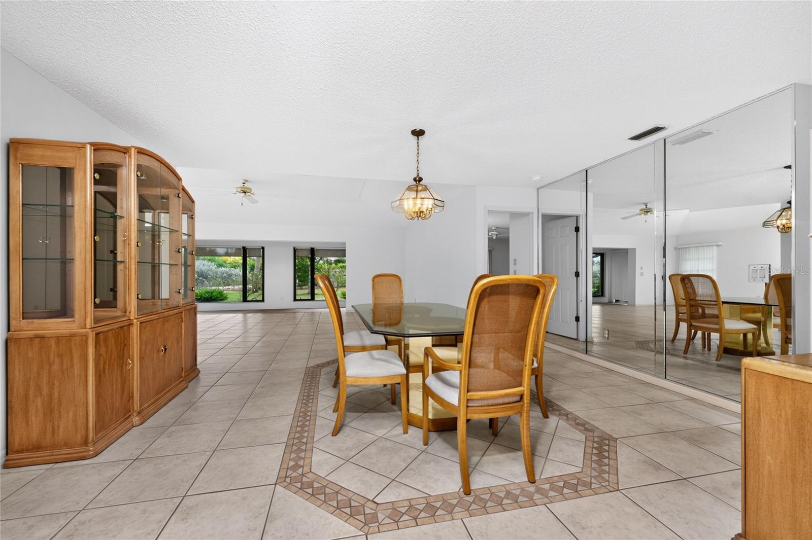 KINGSWAY GOLF VILLAS FIRST ADD - Residential