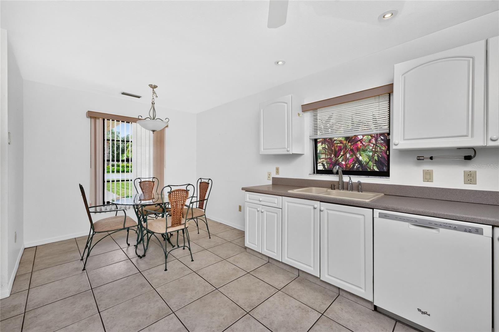 KINGSWAY GOLF VILLAS FIRST ADD - Residential