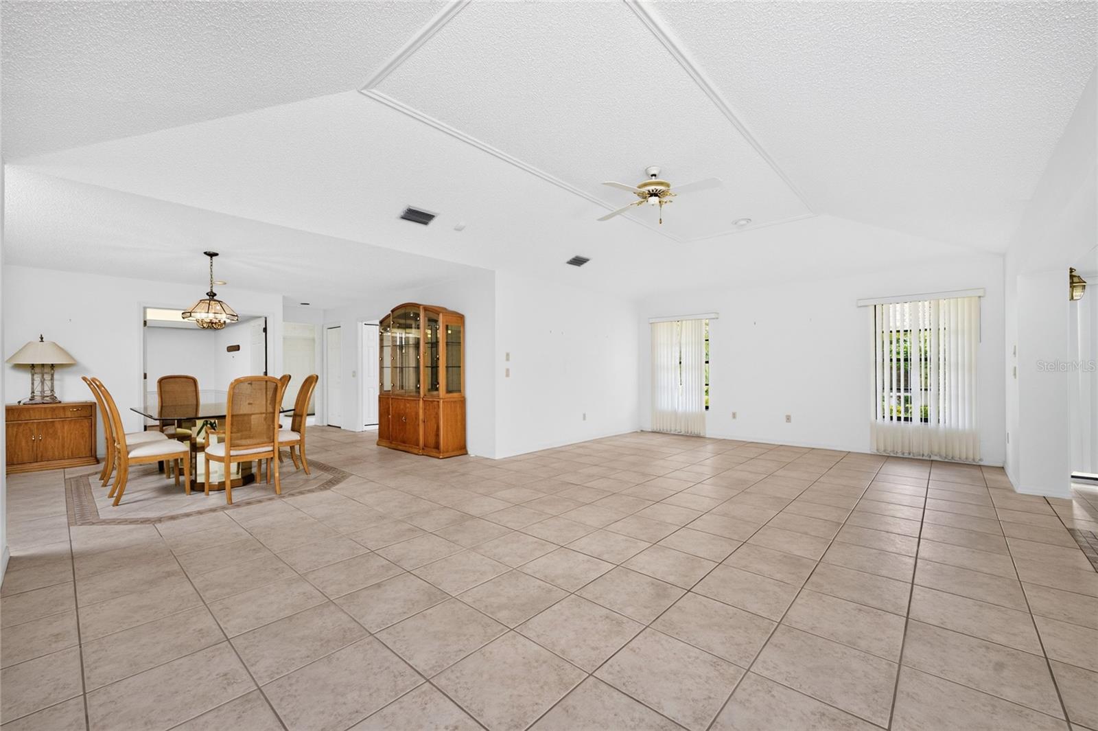 KINGSWAY GOLF VILLAS FIRST ADD - Residential