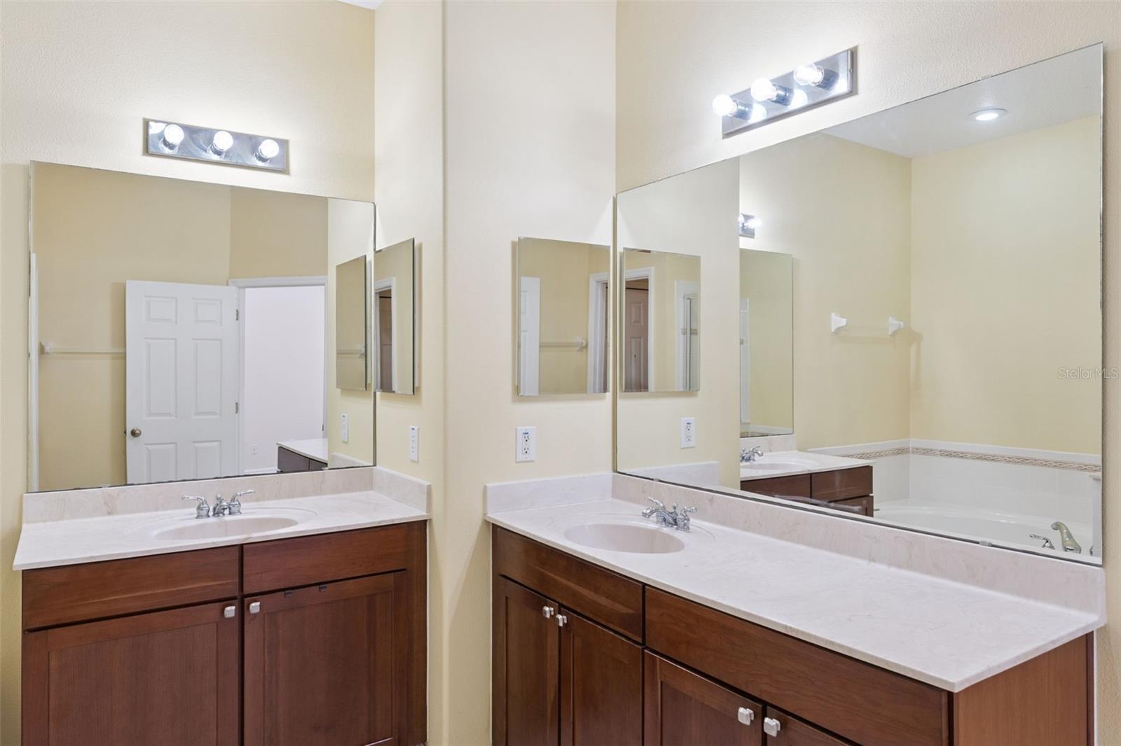WATERFORD TRLS PH I - Residential Lease