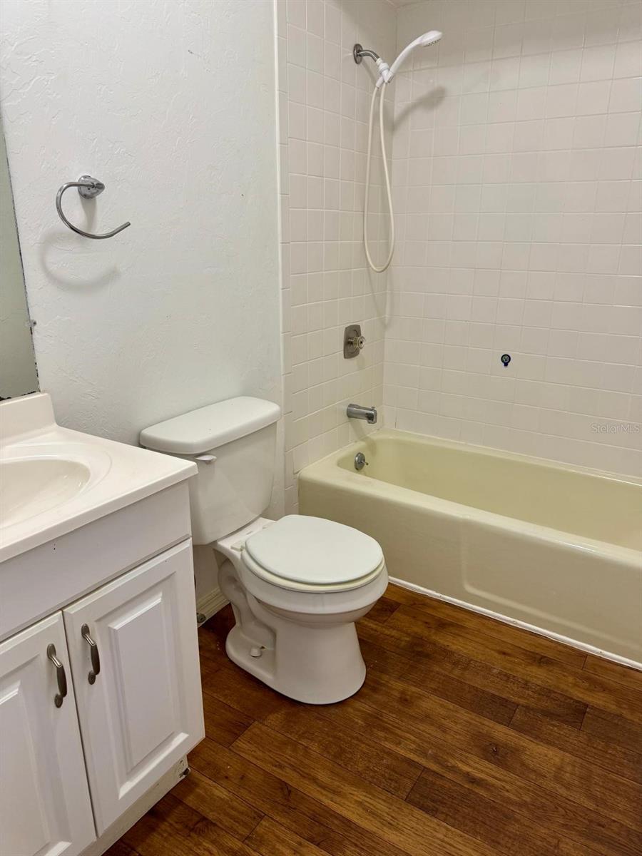 WESTCHESTER WOODS PH 02 - Residential Lease
