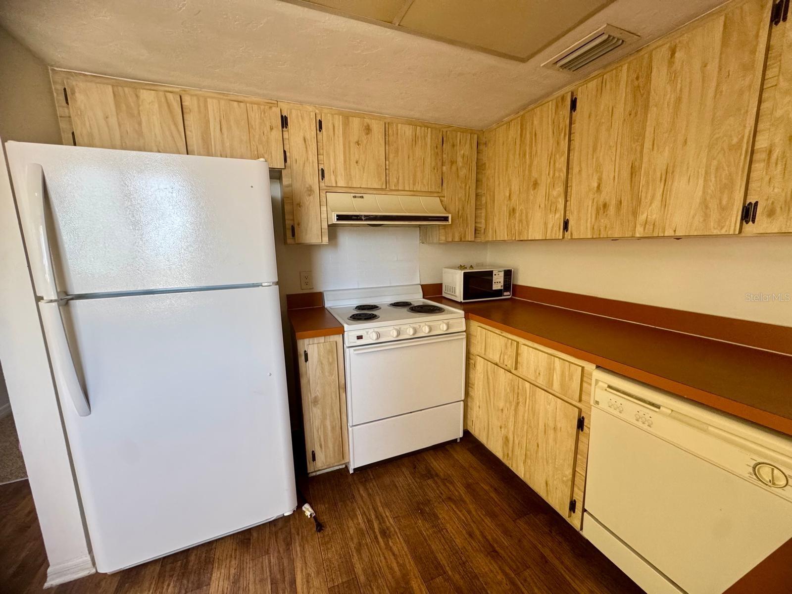 WESTCHESTER WOODS PH 02 - Residential Lease