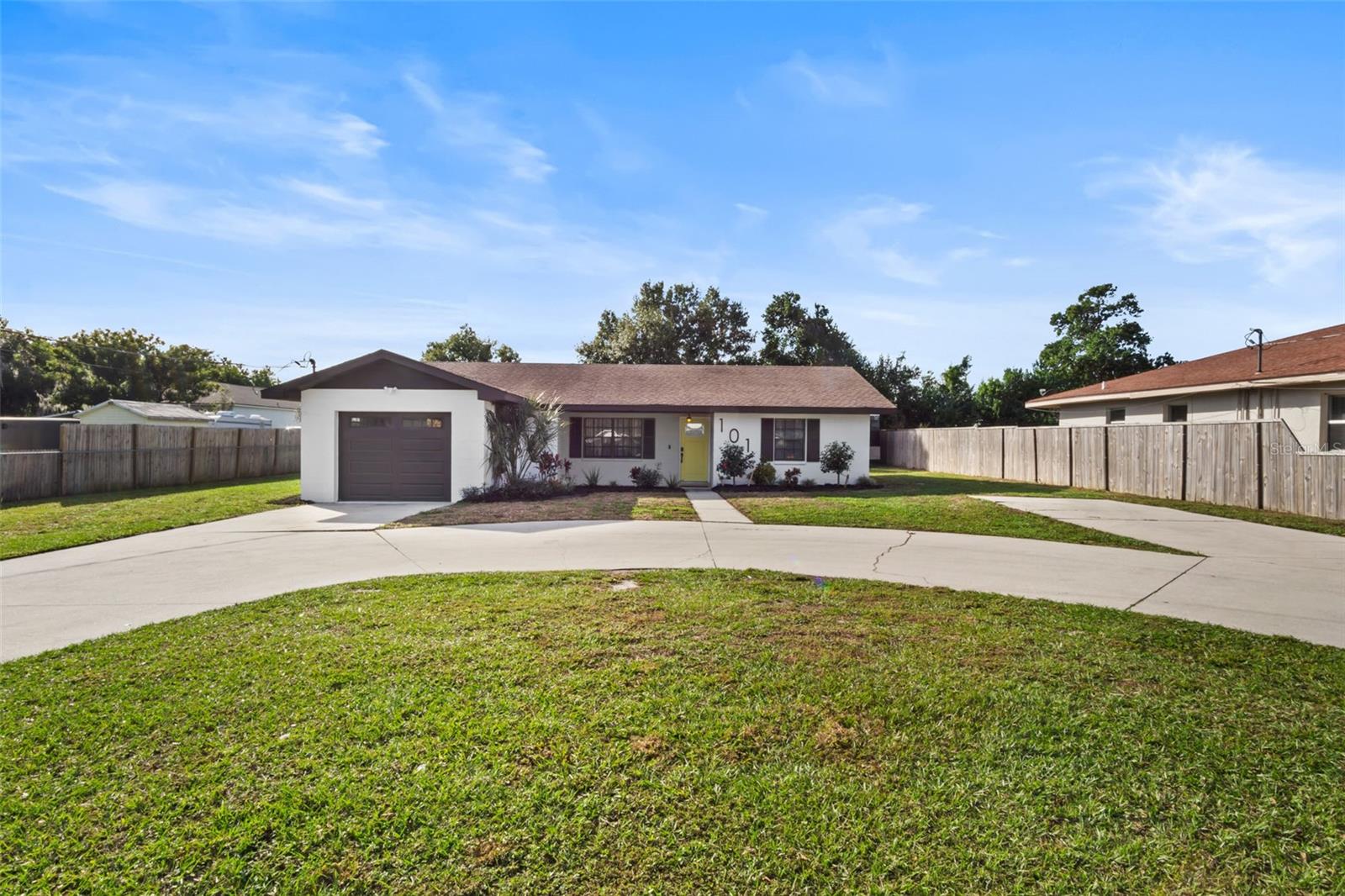 Come and see this beautiful 3 bed 2 bath home ready for move in. This is a beautiful well-loved home. U will love the water view from lake Ariana. The rooms are extremely spacious with lots of closet spaces. It has a beautiful open concept kitchen with all stainless-steel appliance and beautiful cabinetry all soft close. You will enjoy taking a bath in the ensuite or in the second bathroom's very deep tub. It has a very nice backyard and lots of parking space. come see it, you won't be disappointed. Owner will contribute towards closing costs.
Seller is the owner of the property.