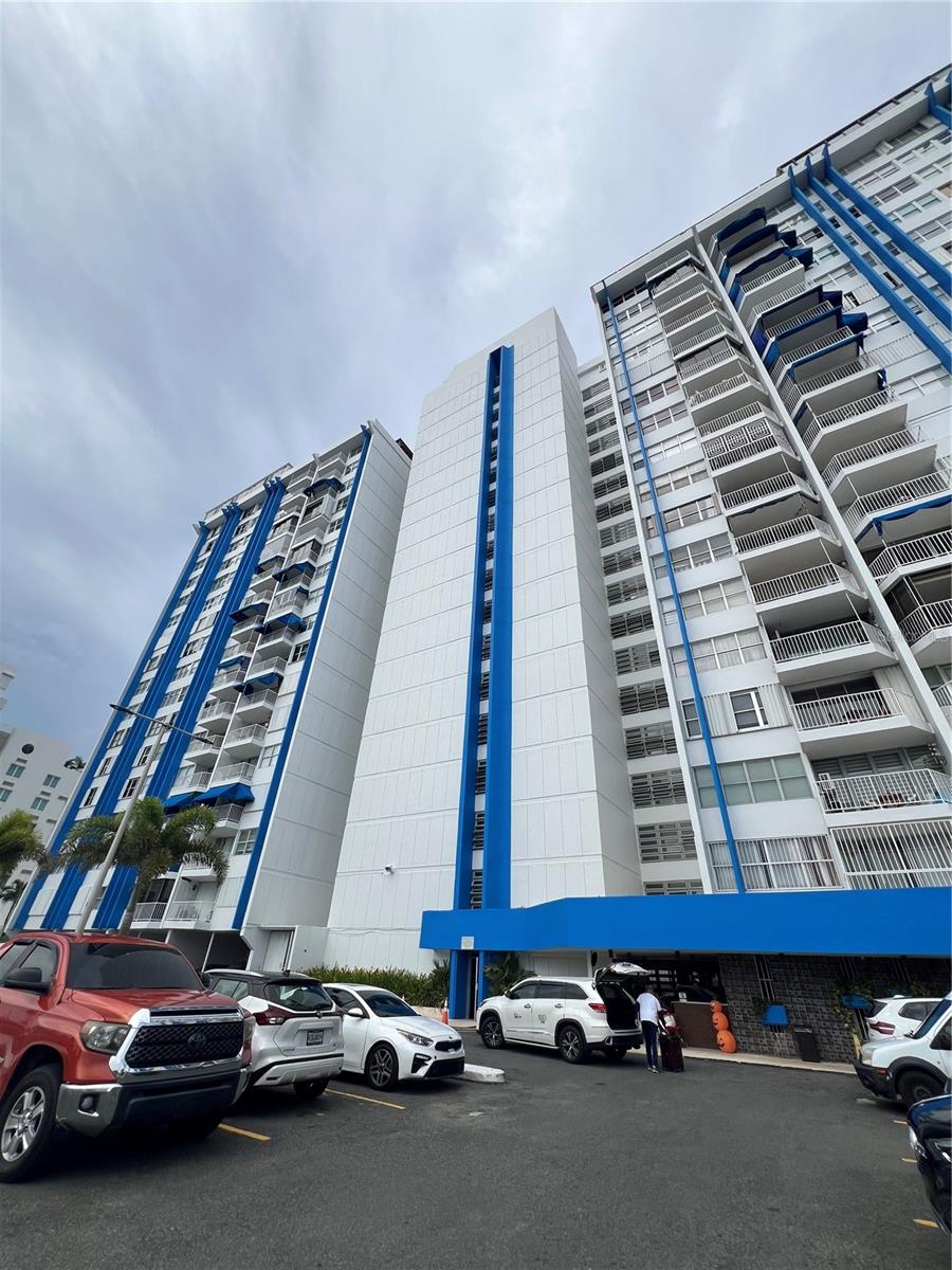 ??? Your Investment Opportunity in Isla Verde! ???
Generate over $45,000 in annual income with this spectacular property.
If you’re looking for a second home that also provides immediate rental income, this is the one for you!
This beautiful apartment features two bedrooms and one bathroom, a living room, dining area, and kitchen, plus a balcony with stunning city views. It is fully furnished and equipped, and includes a deeded parking space.
The condominium offers:
? Controlled access and 24/7 security
? Water cistern and electric generator for common areas and elevators
? Air-conditioned gym and outdoor fitness area
? Swimming pools, basketball court, tennis court, BBQ areas, gazebos, and playground
? Direct access to the best beach in Isla Verde
Located in the heart of Isla Verde, close to hotels, casinos, restaurants, and pharmacies, just 10 minutes from Old San Juan, 3 minutes from Luis Muñoz Marín International Airport, and 45 minutes from El Yunque Rainforest.
? This property truly has it all! Don’t miss out on this incredible opportunity.