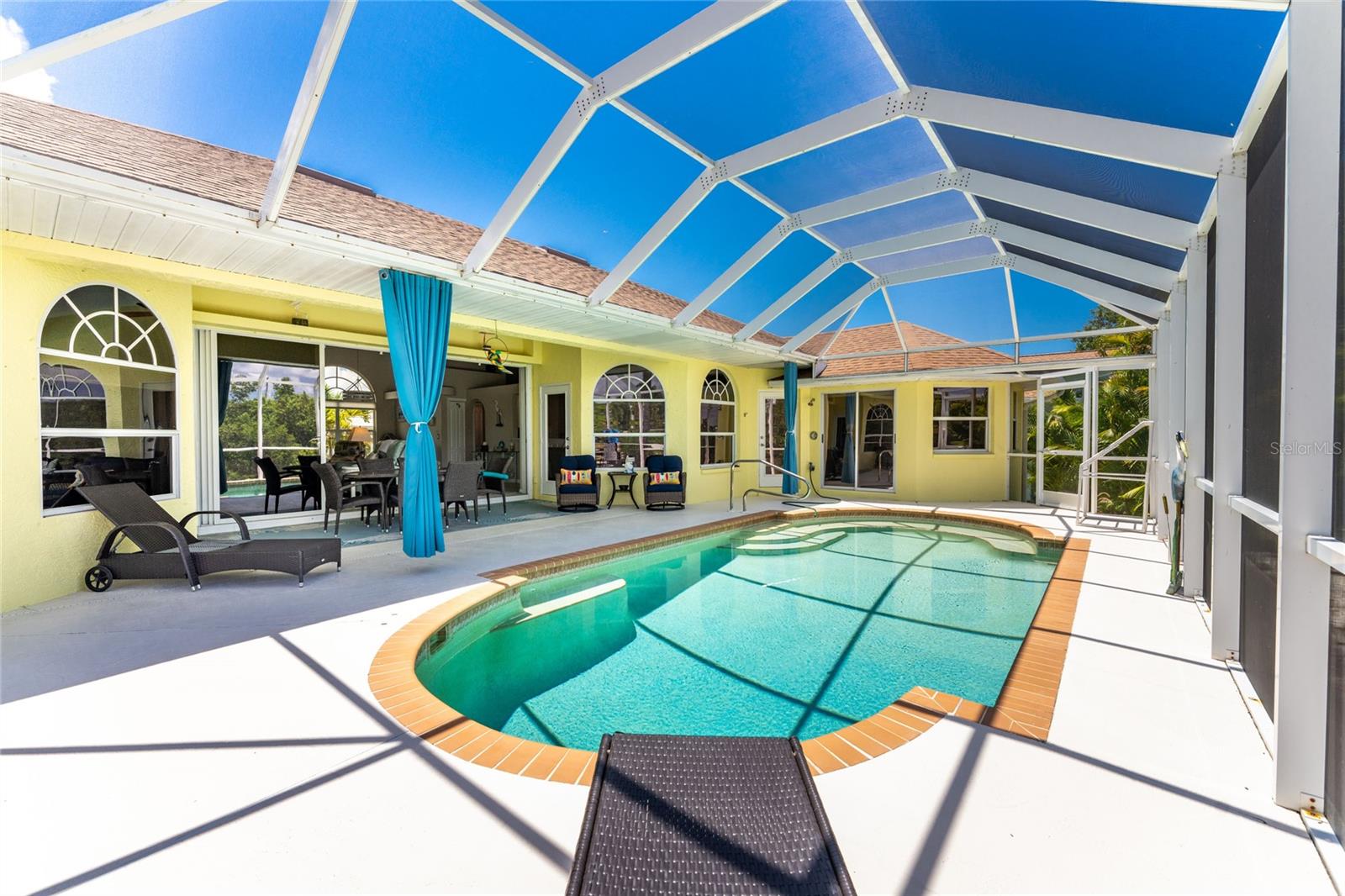 CHARLOTTE PARK - Residential