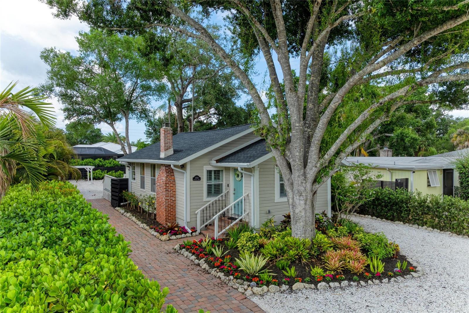 LA LINDA TERRACE - Residential